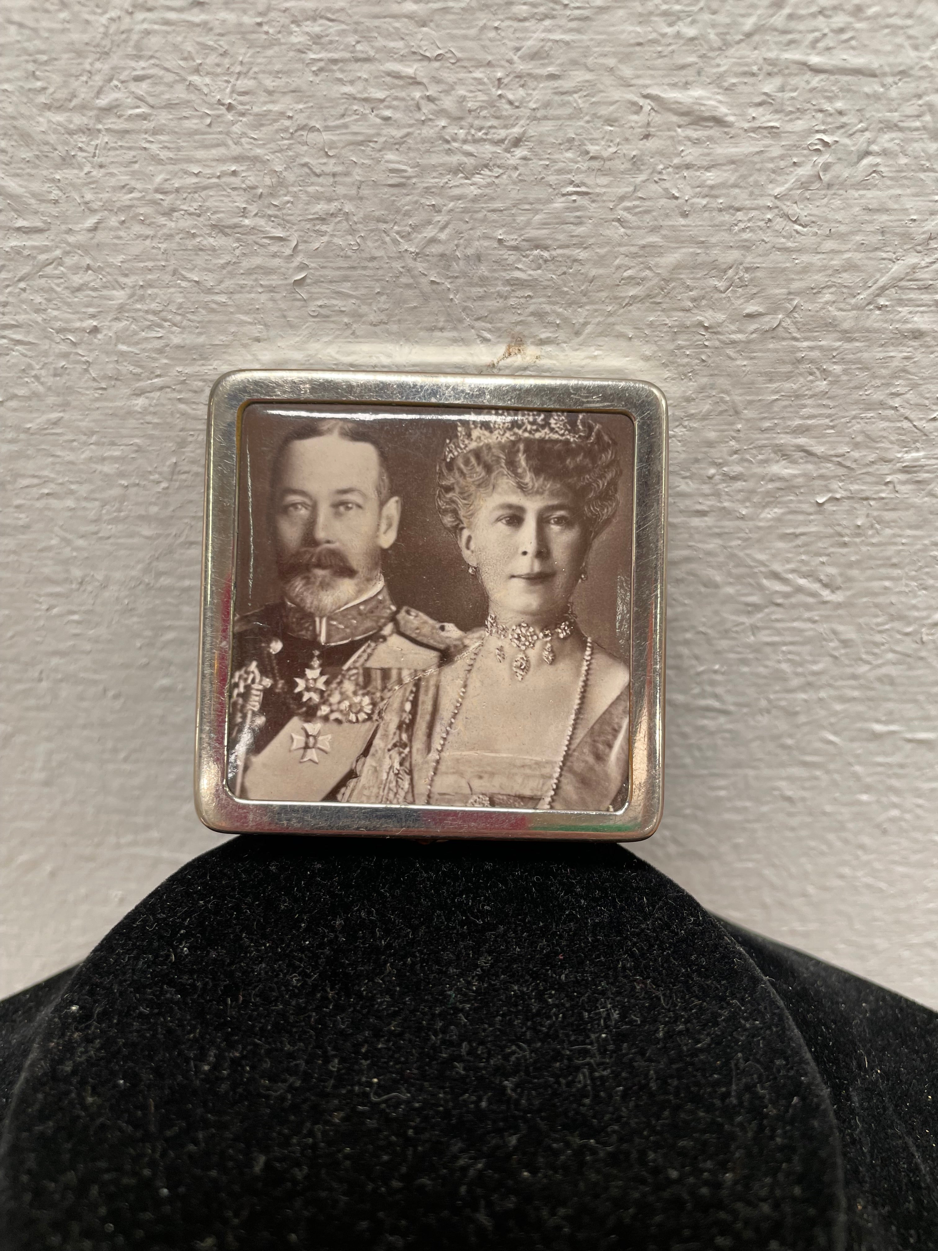 Art Deco Compact Featuring King George & Queen Mary | Antique & Vintage | Moonee Ponds Antiques | Australia Wide Delivery