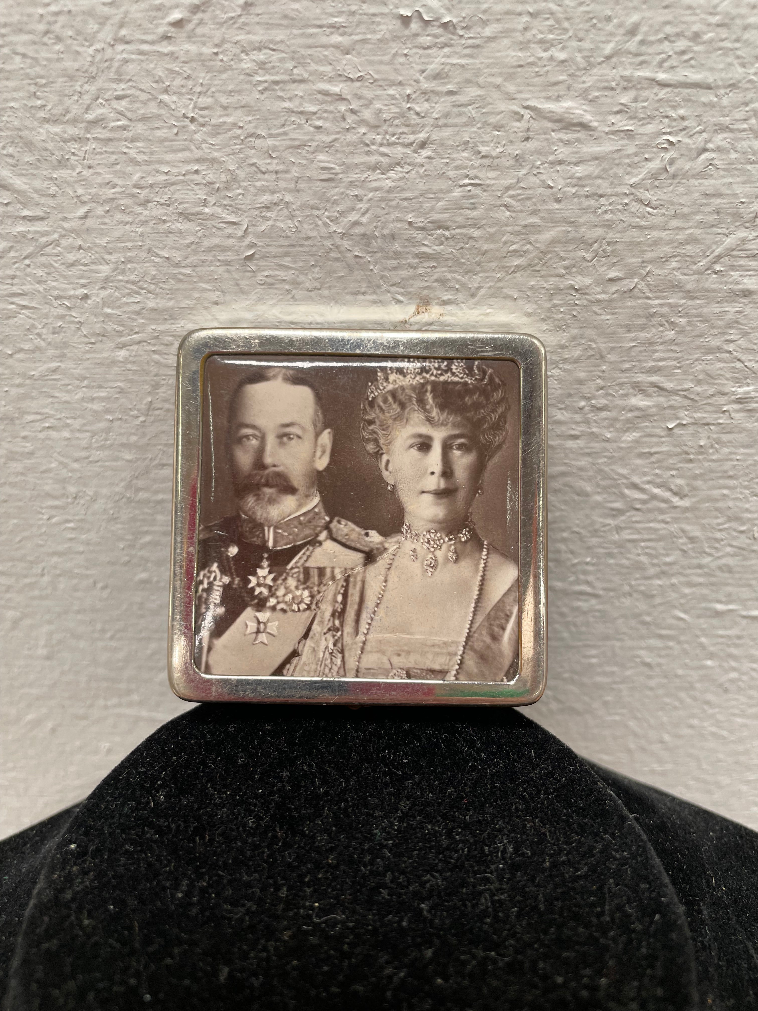 Art Deco Compact Featuring King George & Queen Mary | Antique & Vintage | Moonee Ponds Antiques | Australia Wide Delivery