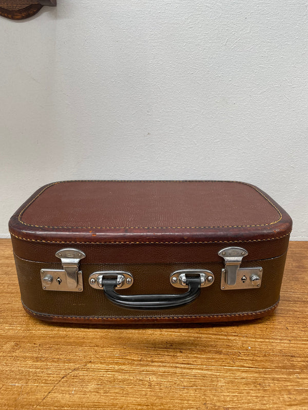 Lovely Vintage Lark Coronet in its original case. With a lovely bright interior to case and handle for carrying. In good condition with paperwork included. 