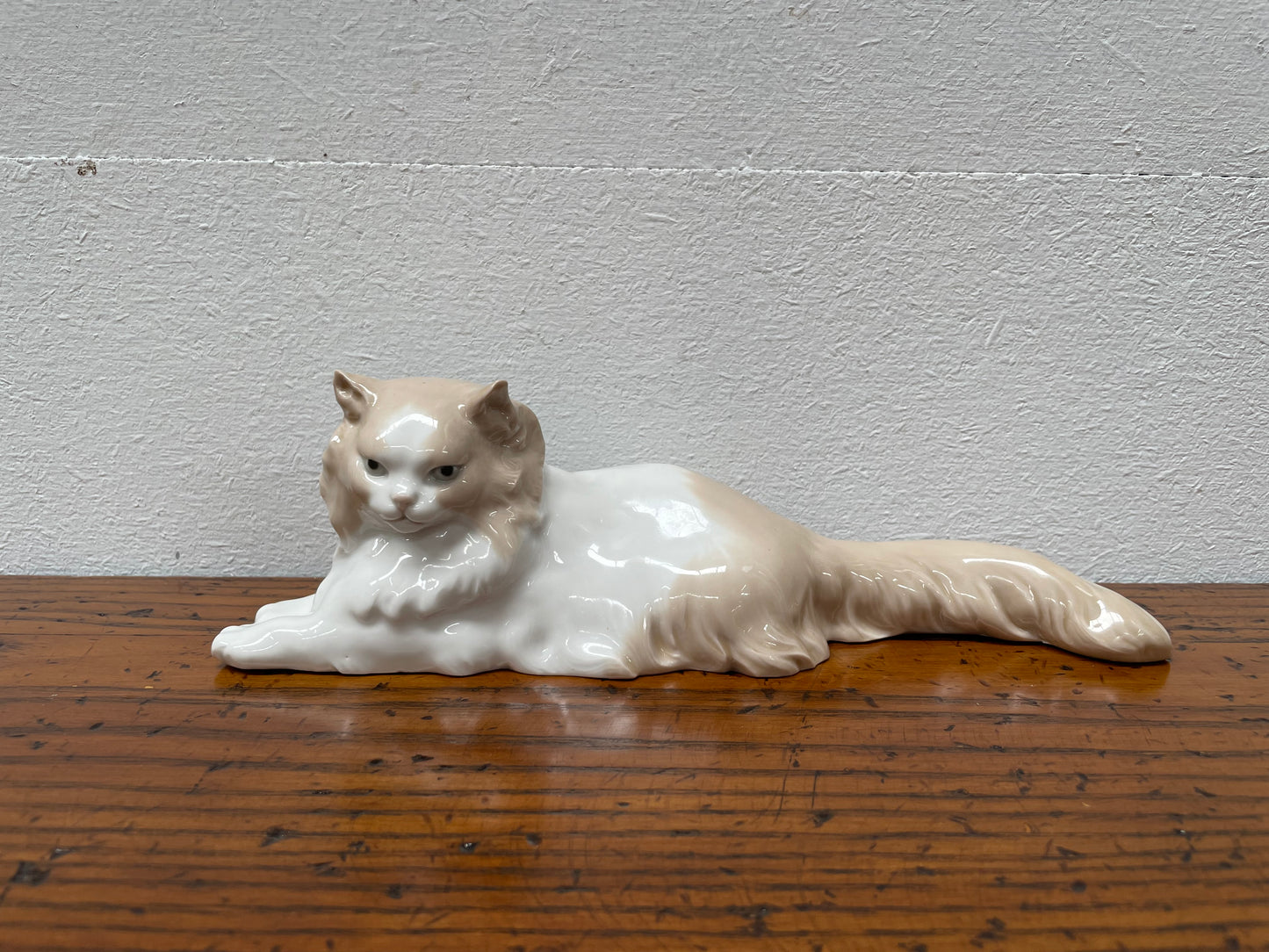 Nao by Lladro Persian Reclining Cat Figurine