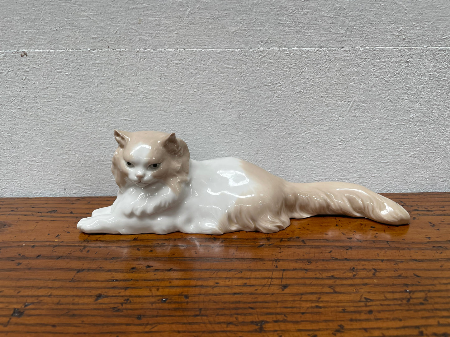 Nao by Lladro Persian Reclining Cat Figurine