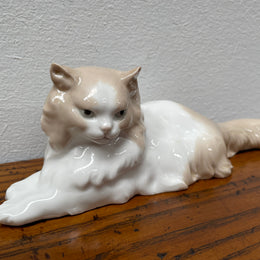 Nao by Lladro Persian Reclining Cat Figurine