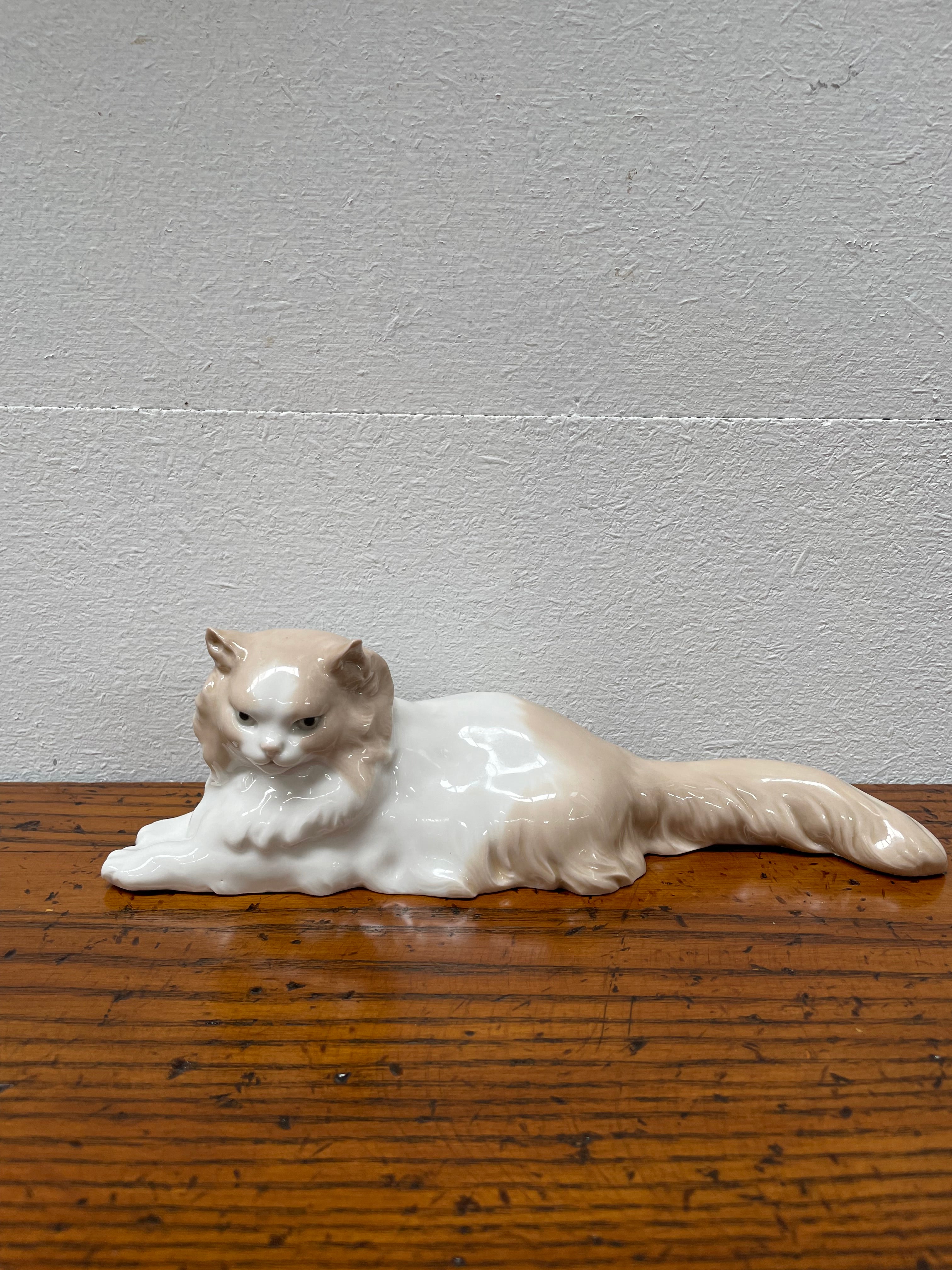 Nao by Lladro Persian Reclining Cat Figurine