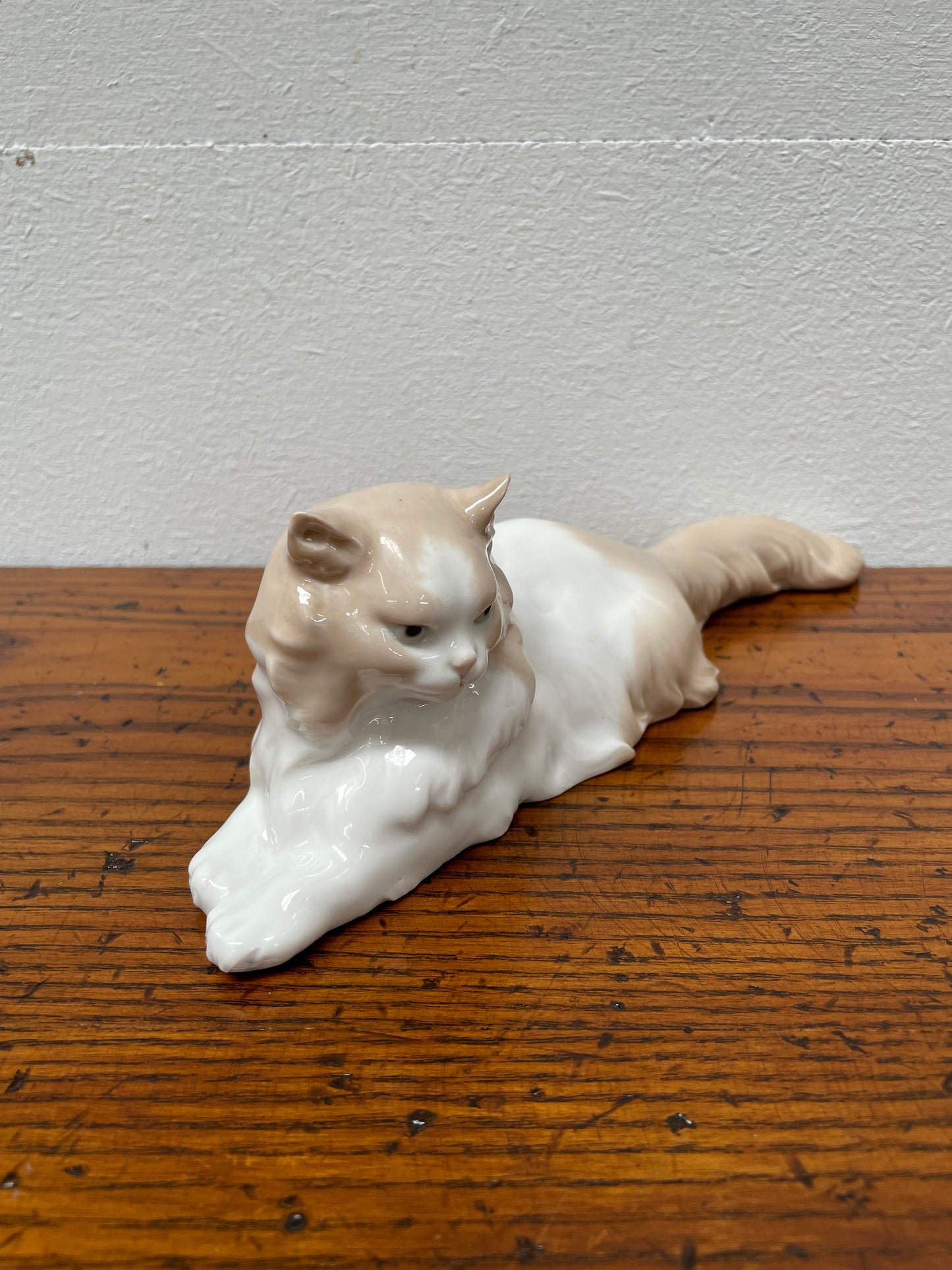 Nao by Lladro Persian Reclining Cat Figurine