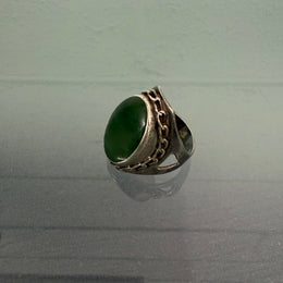 Vintage heavy Silver Ring With Nephrite Jade