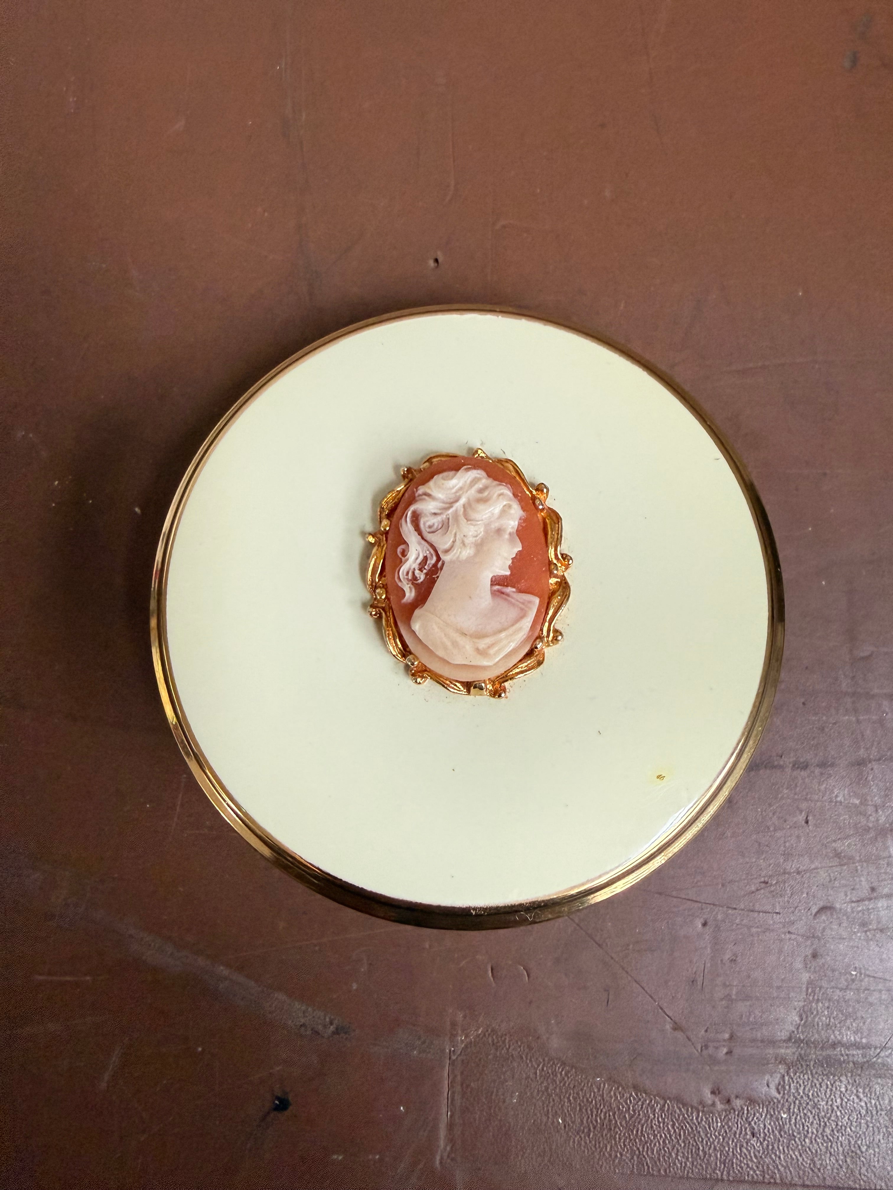 Vintage English "Mascot" Cameo Decorated Compact