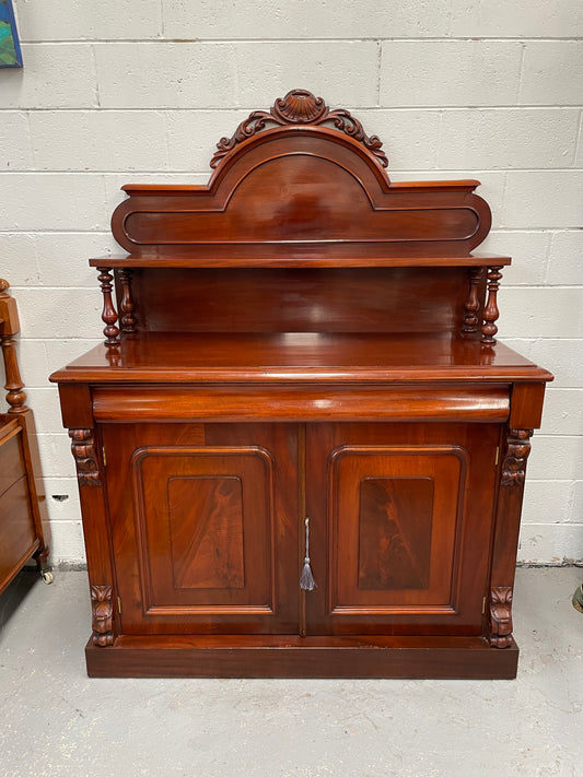 Antique Australian cedar single-drawer sideboard Chiffonier. It is in good original detailed condition and has been sourced locally.