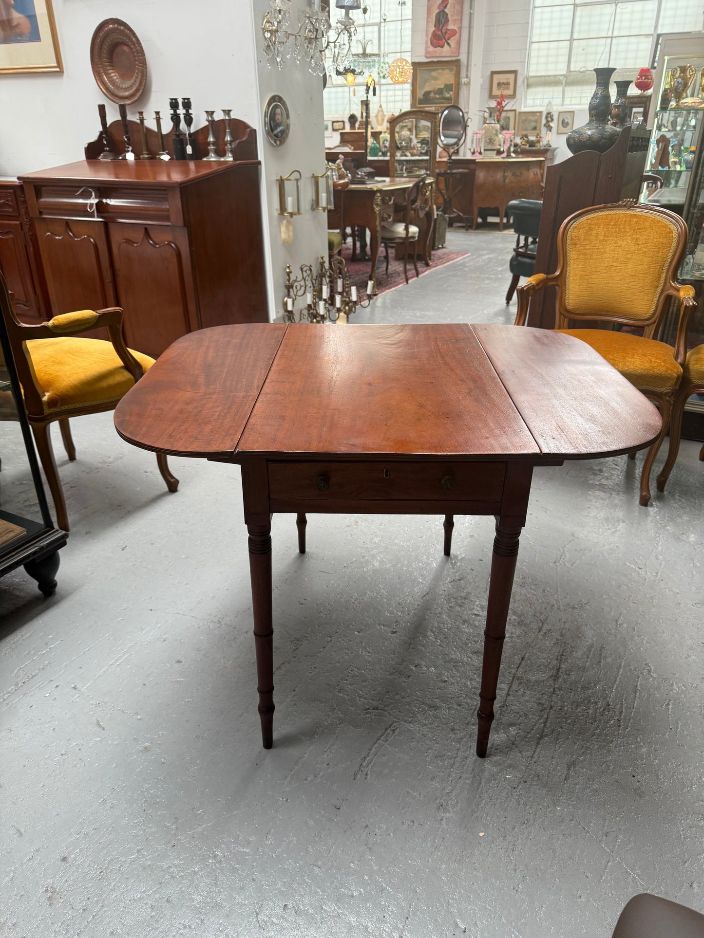 Regency Mahogany Pembroke Table With Two Drop Leaves