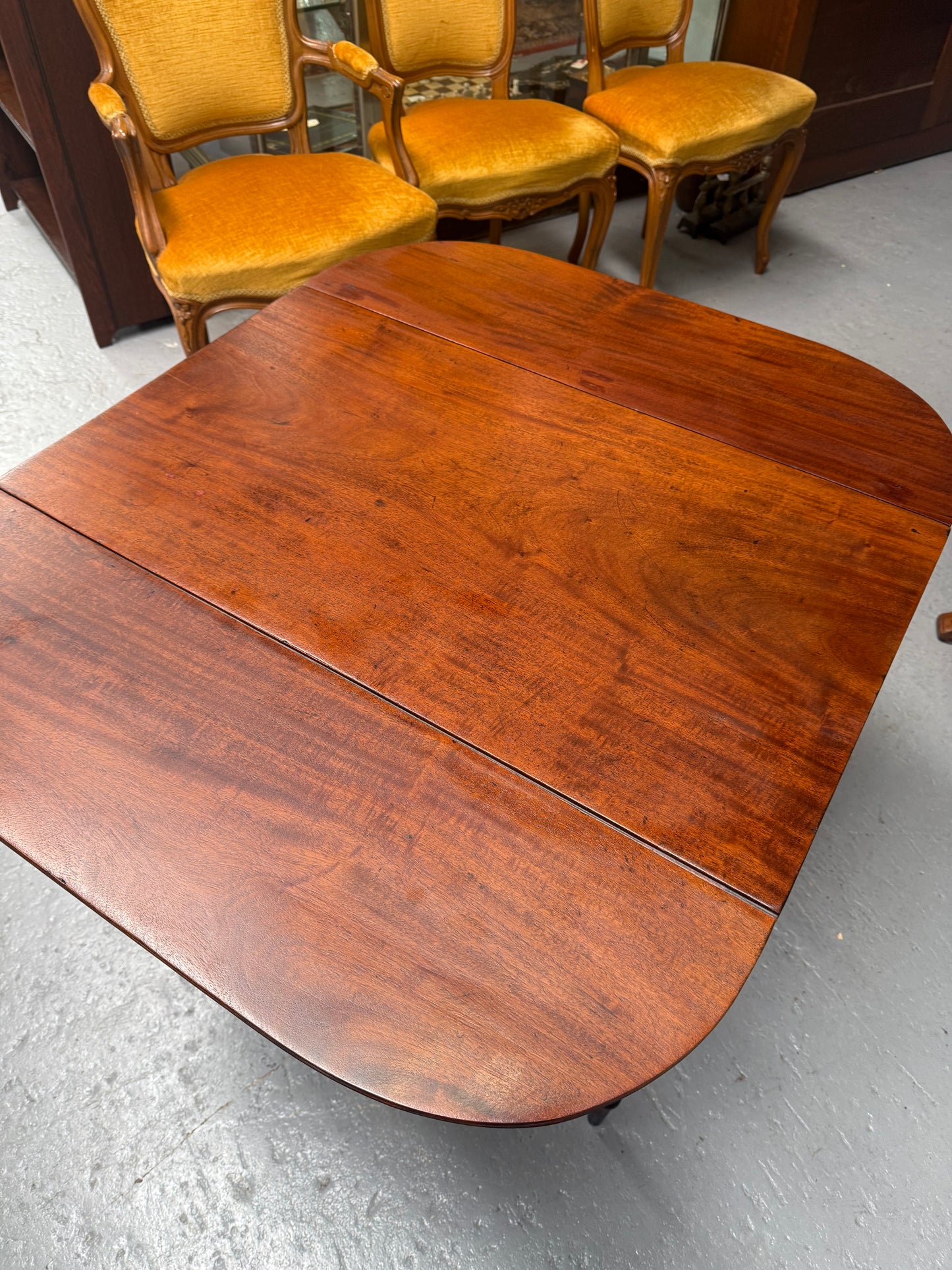 Regency Mahogany Pembroke Table With Two Drop Leaves