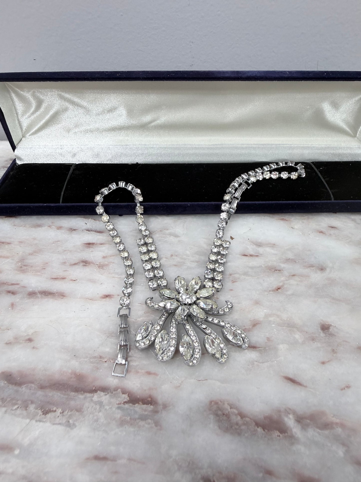 Lovely Vintage 1940's Rhinestone Necklace
