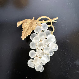 Vintage Gold Tone Metal & Glass Grapes Brooch