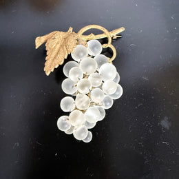 Vintage Gold Tone Metal & Glass Grapes Brooch