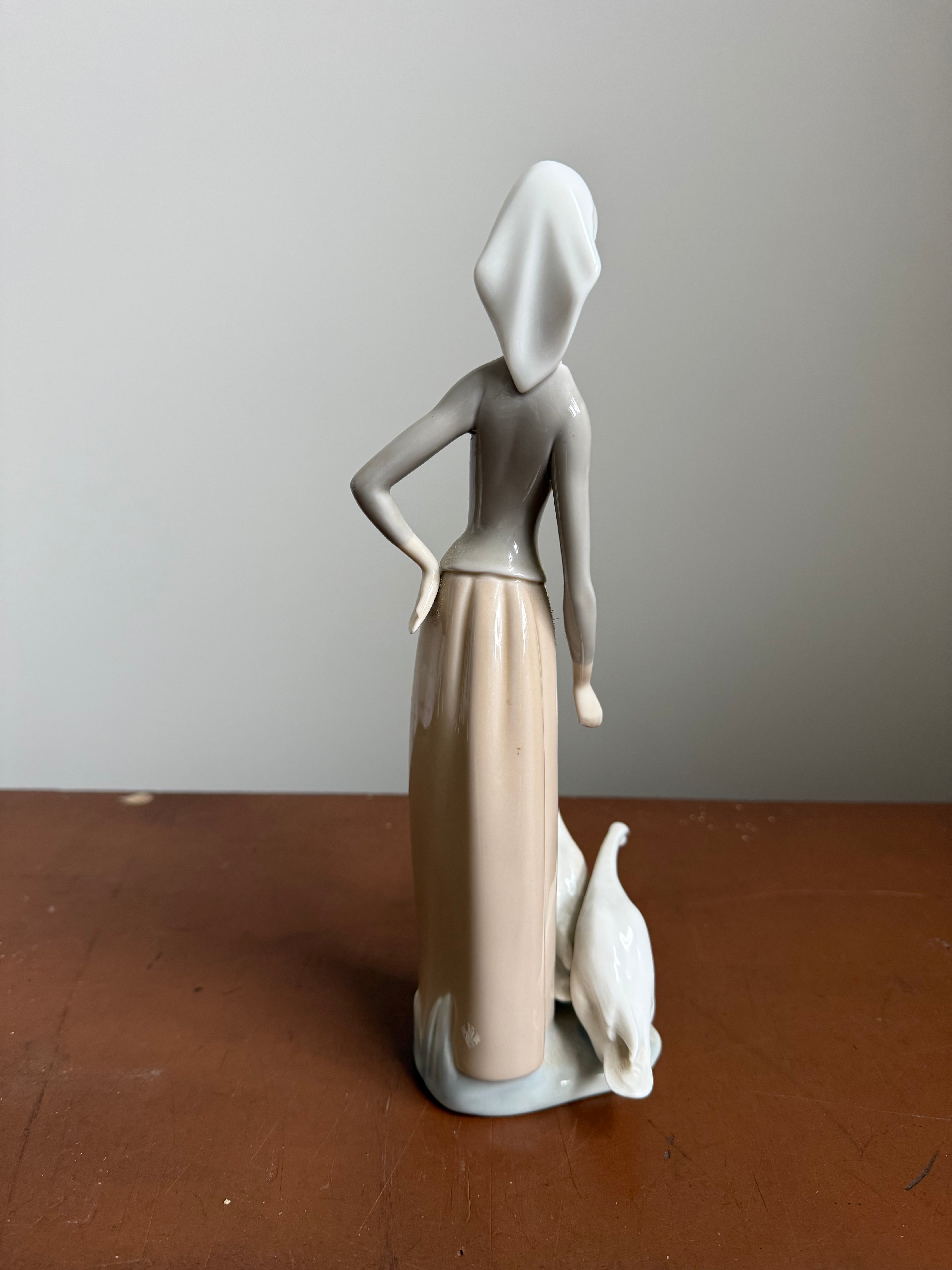 Vintage Lladro Girl With Geese