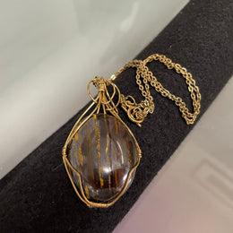 An Attractive Chocolate Calcite Pendant In a Gold Plated Setting