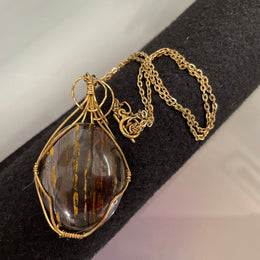 An Attractive Chocolate Calcite Pendant In a Gold Plated Setting