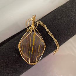 An Attractive Chocolate Calcite Pendant In a Gold Plated Setting