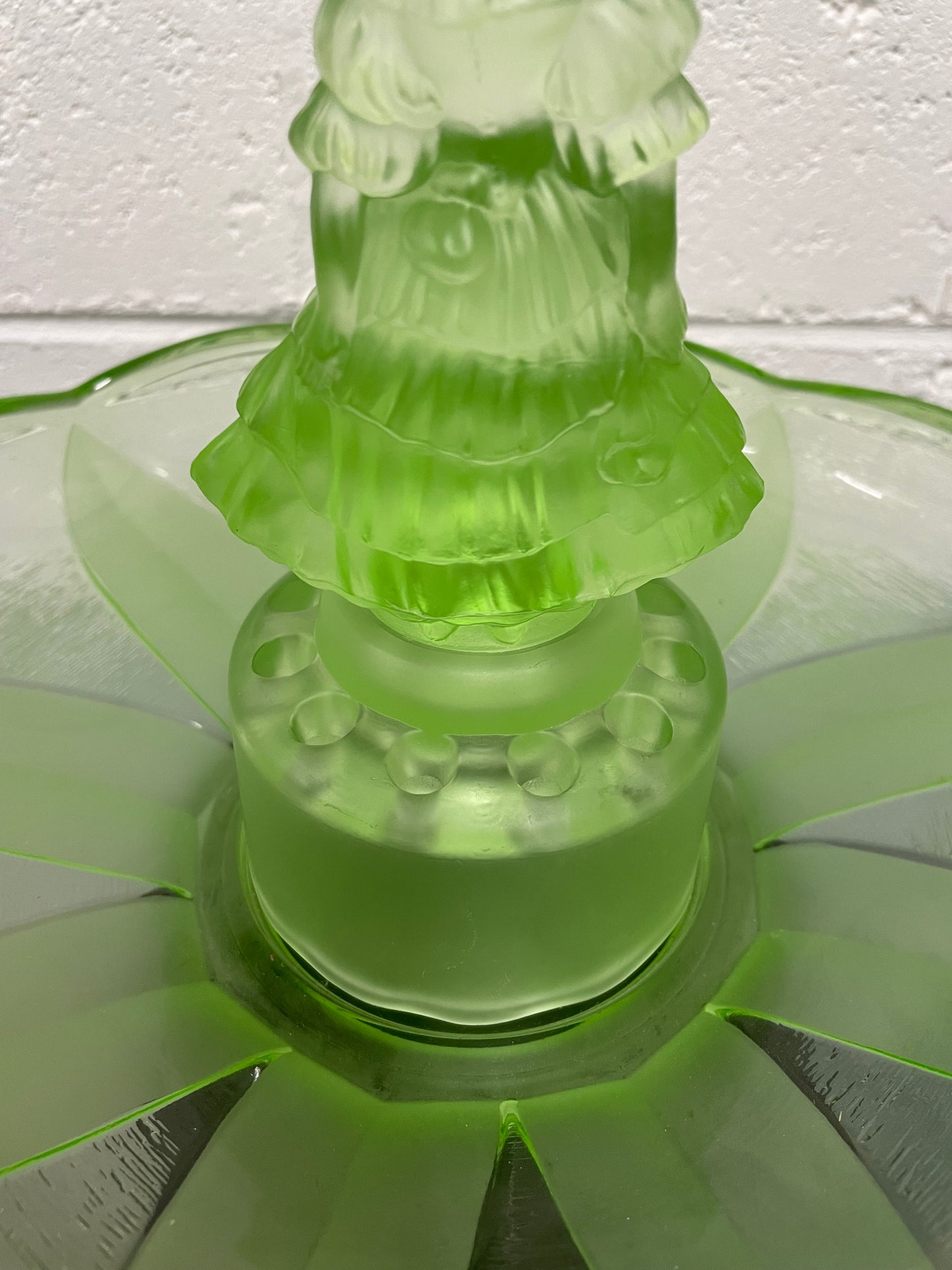 Beautiful Art Deco 4 piece green glass float Bowl with Crinoline Lady in the center. In good original condition. Please view photos as they help form part of the description.
