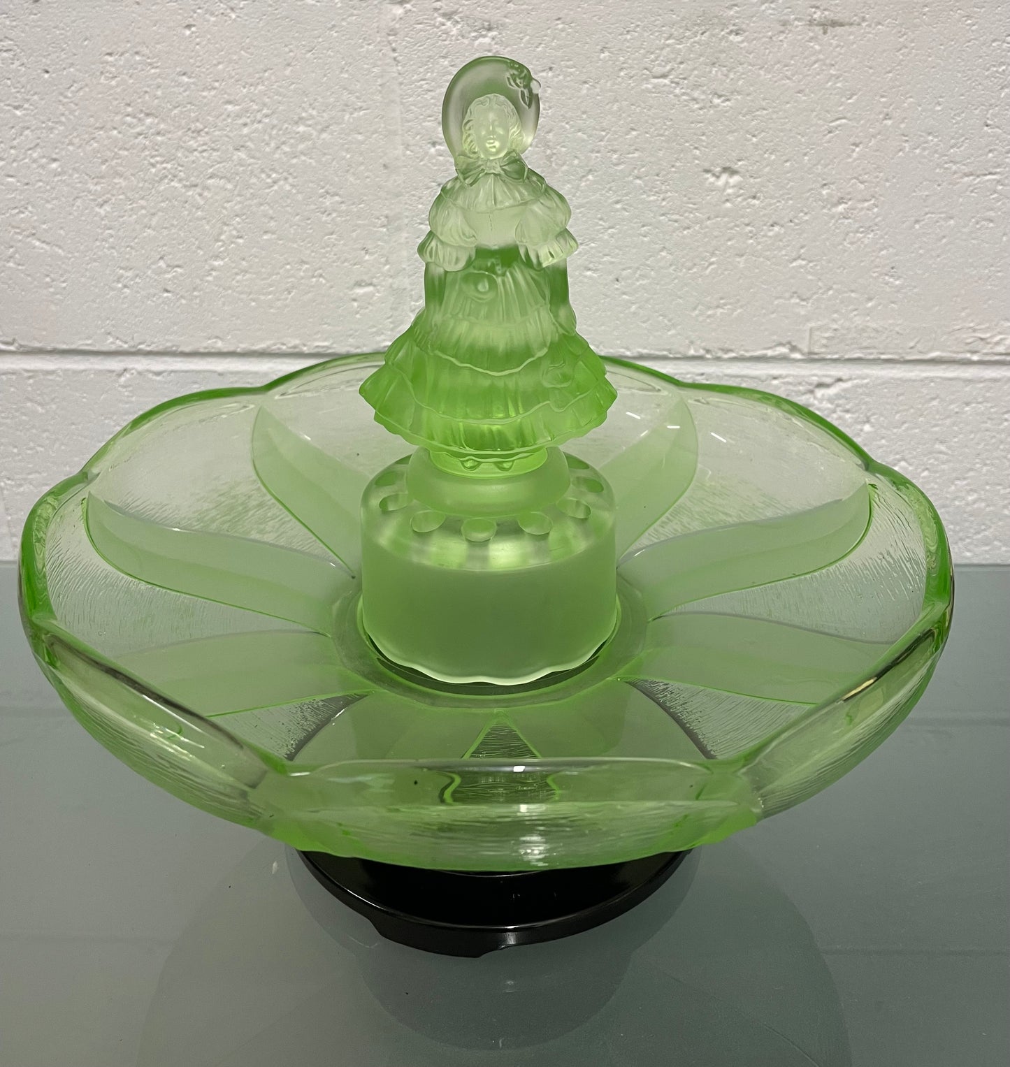 Beautiful Art Deco 4 piece green glass float Bowl with Crinoline Lady in the center. In good original condition. Please view photos as they help form part of the description.