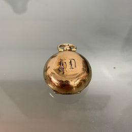 9ct gold filled Edwardian sovereign case. Initials on the front. In good condition. Please see photos as they form part of the description and condition.