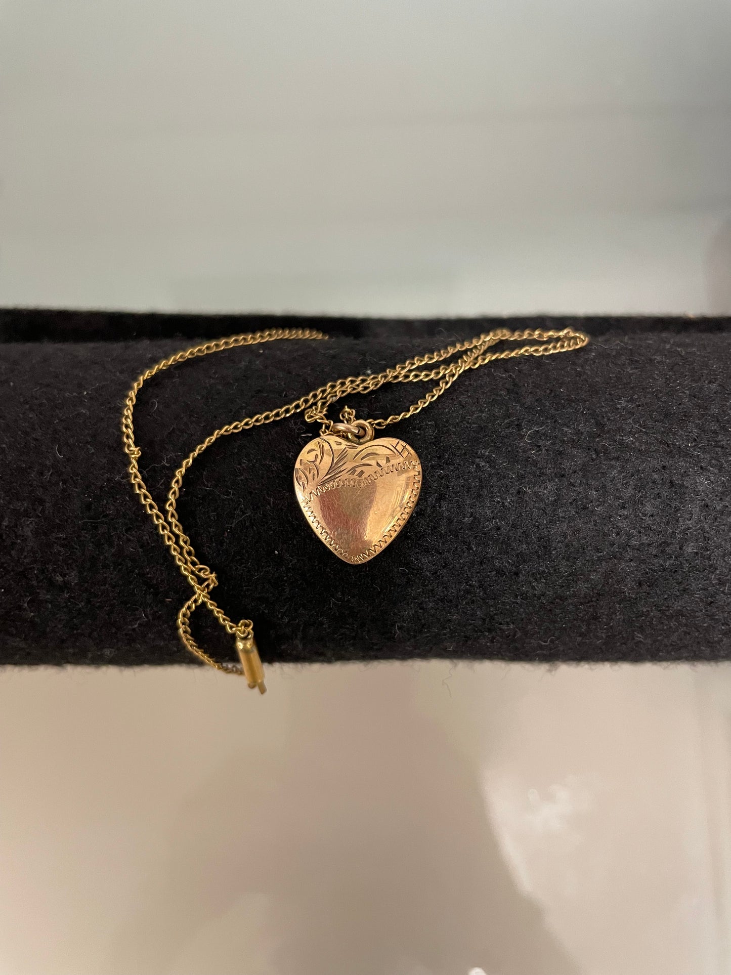 "Rodd" 9ct Lined Childs Locket & Gold Chain