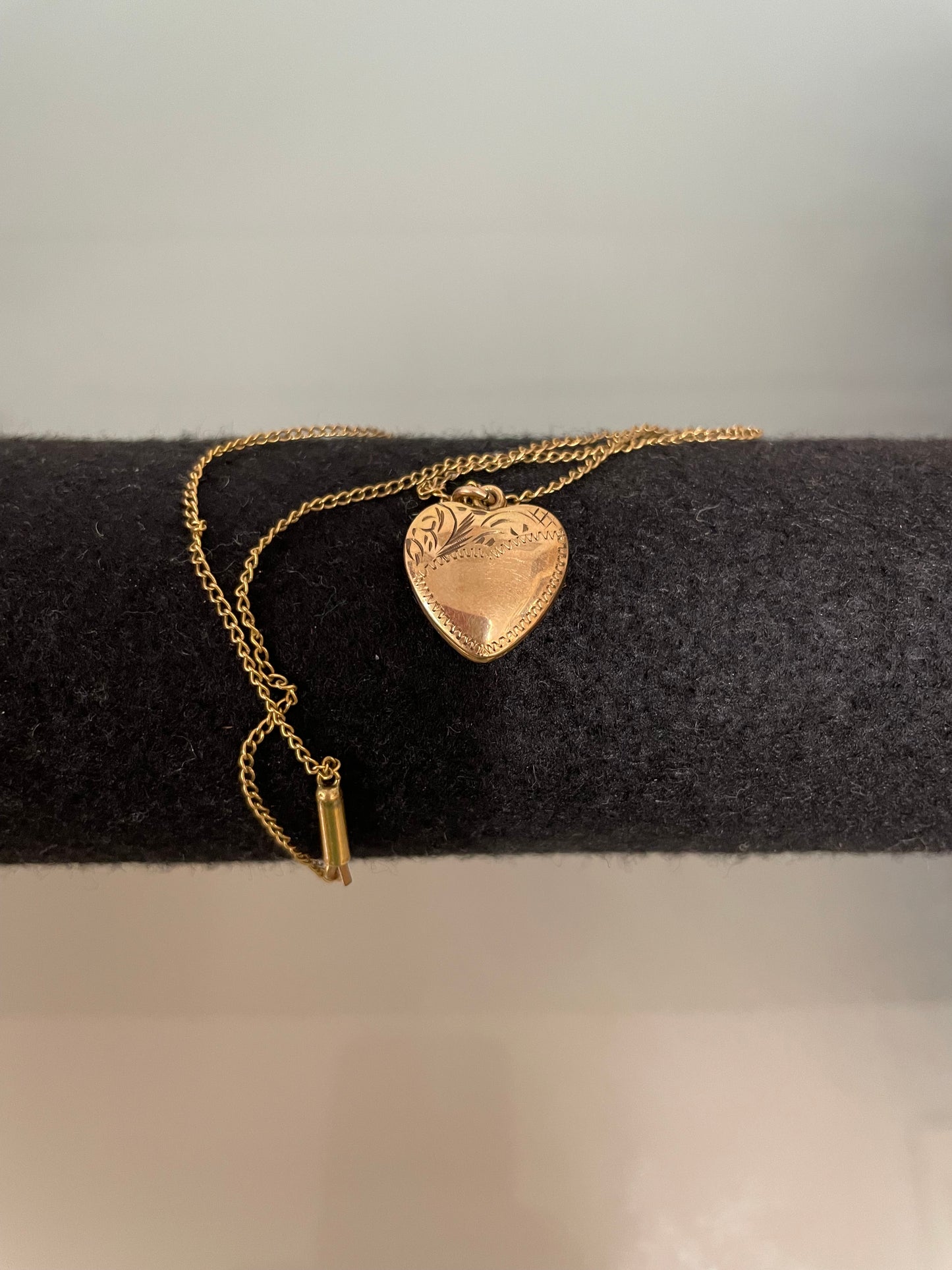 "Rodd" 9ct Lined Childs Locket & Gold Chain