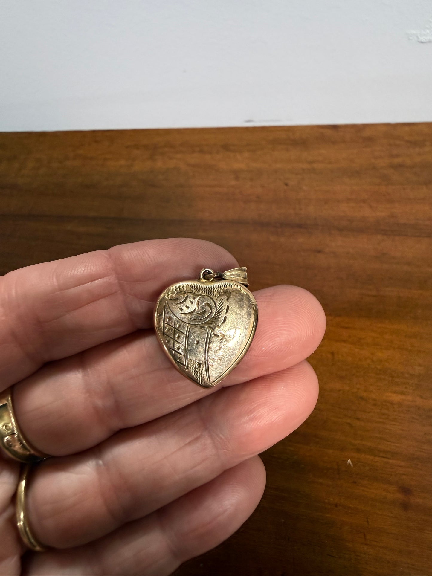 Vintage 9ct Gold Lined Heart Shaped Locket