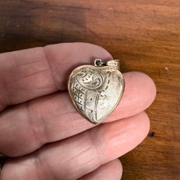 Vintage 9ct Gold Lined Heart Shaped Locket