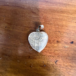 Vintage 9ct Gold Lined Heart Shaped Locket