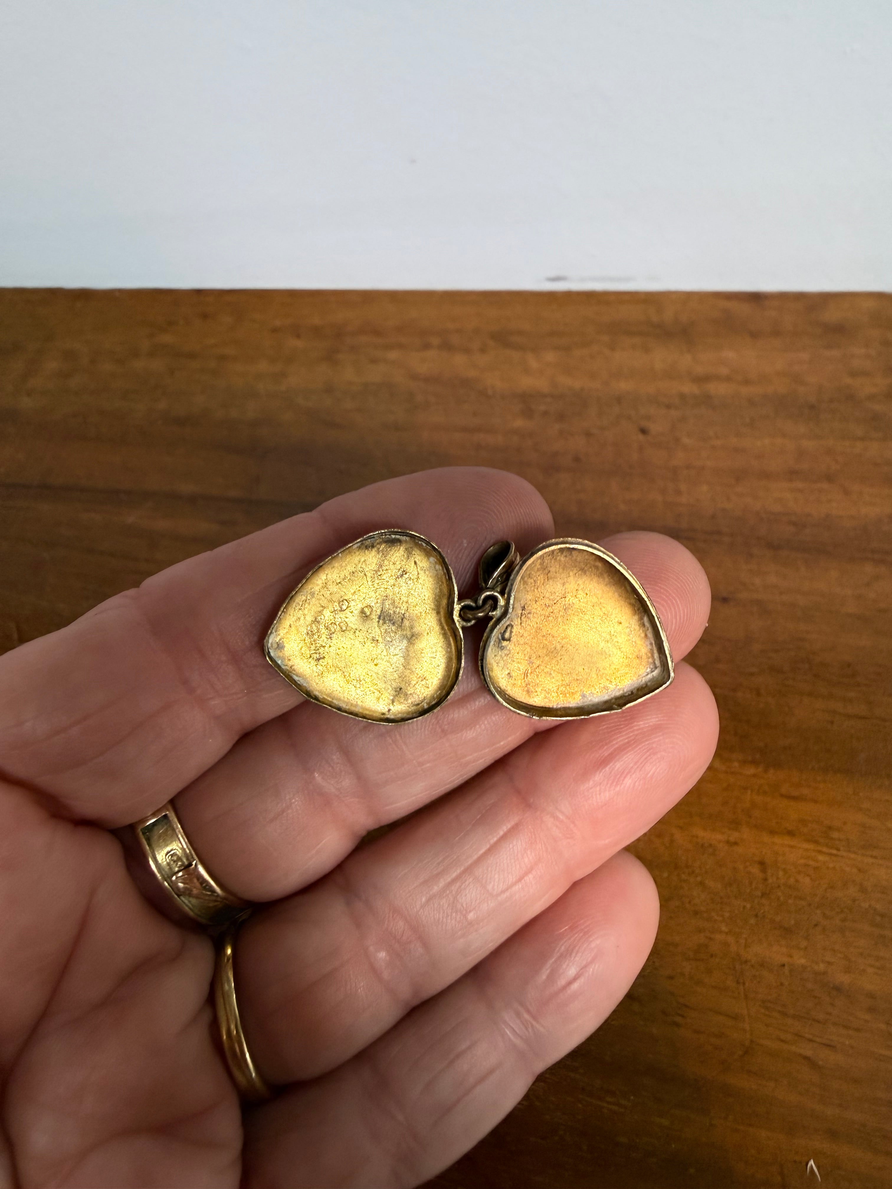Vintage 9ct Gold Lined Heart Shaped Locket