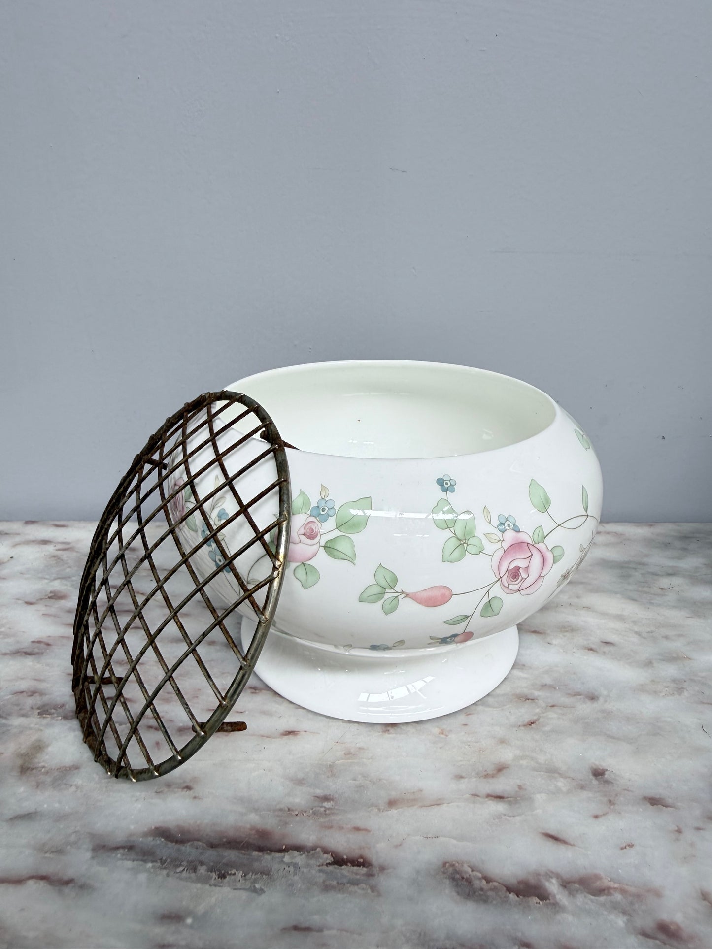 Vintage Wedgwood Rosehip Design Rose Bowl & Insert