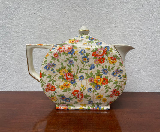 Empire made in England teapot With floral pattern. Marked underneath and is in good original used condition with no chips. Please view photos as they help form part of the description.
