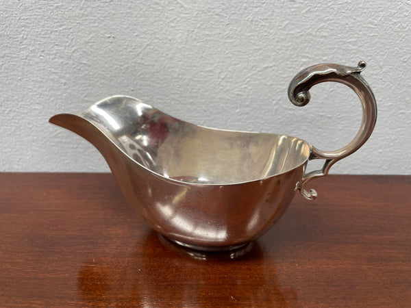 Marked hand soldered vintage gravy boat made in England. It has a lovely handle and is in good original condition. Please see photos as they form part of the description.