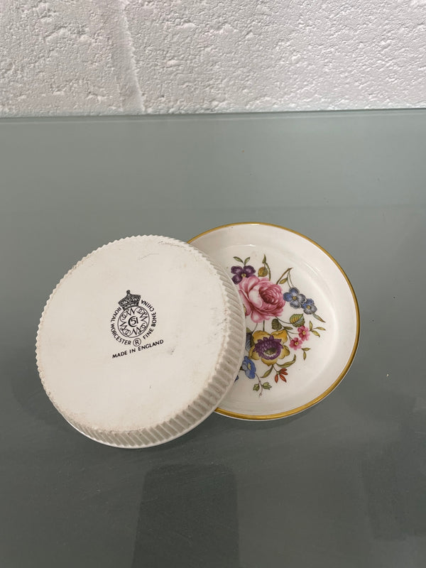 Pair of Royal Worcester trinket dishes with delightful floral pattern. Please see photos as they help form part of the description.
