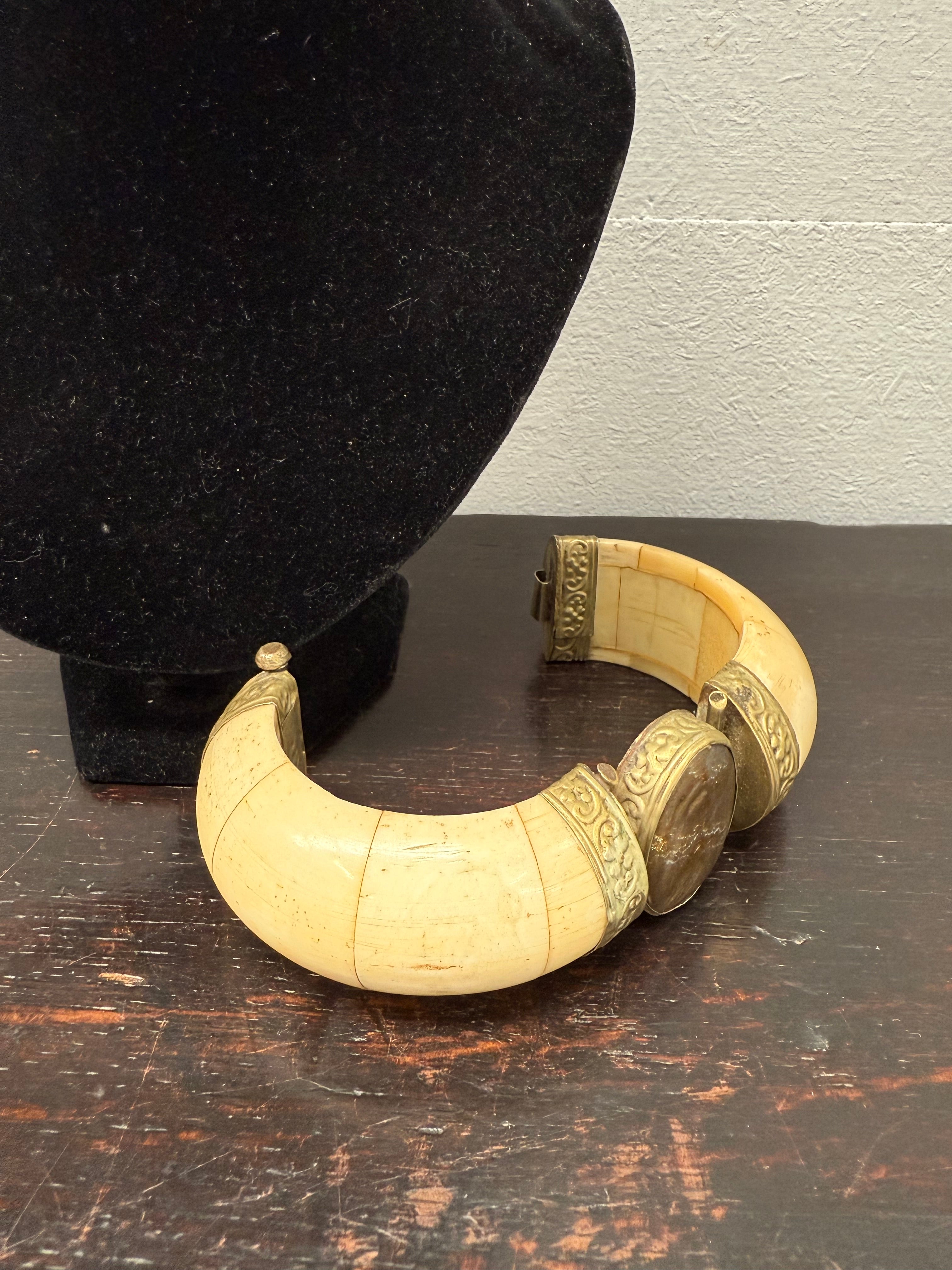 Vintage Bone & Agate Bangle | Antique & Vintage | Moonee Ponds Antiques | Australia Wide Delivery