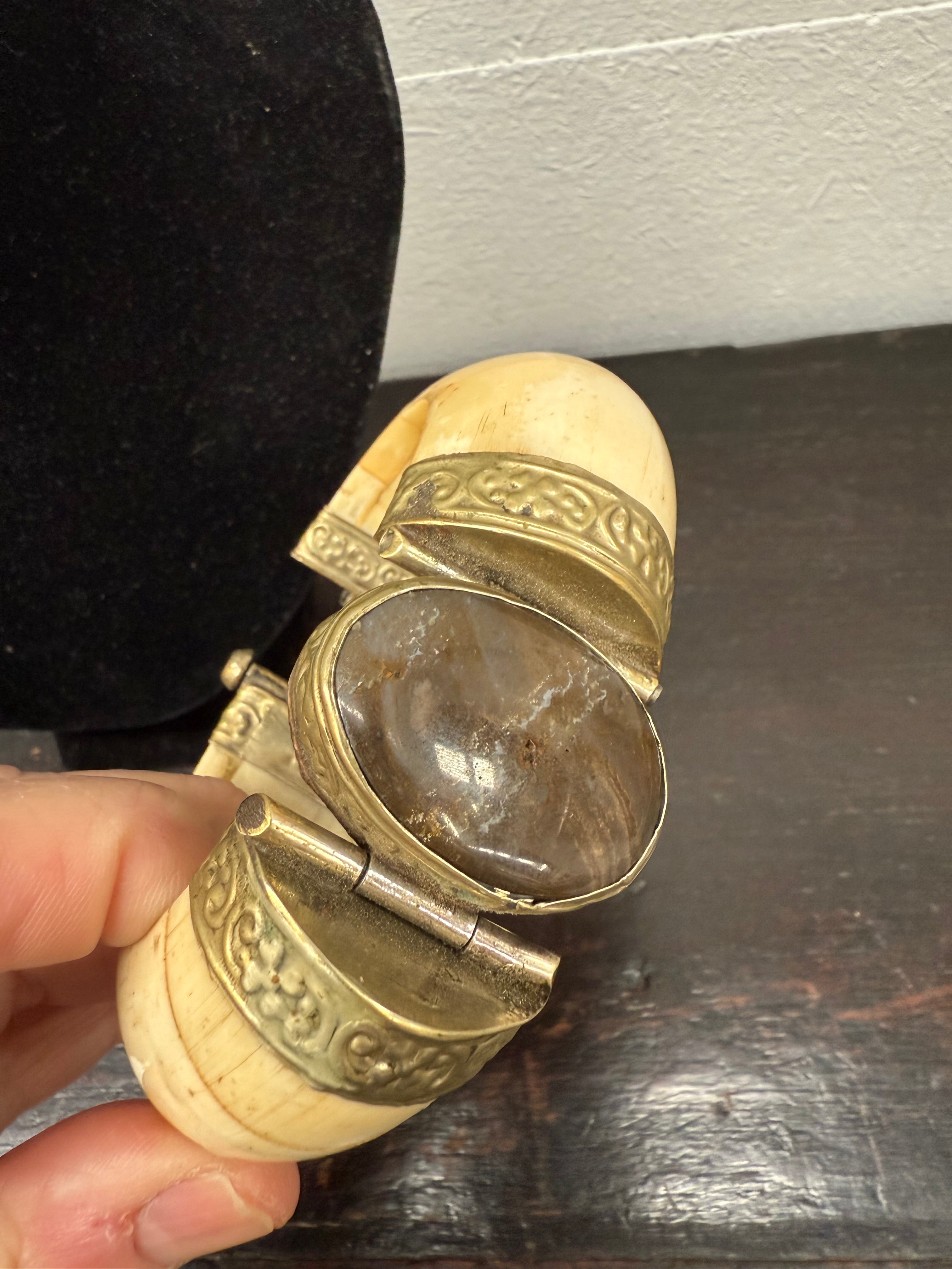 Vintage Bone & Agate Bangle | Antique & Vintage | Moonee Ponds Antiques | Australia Wide Delivery