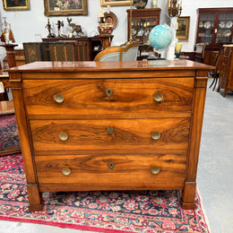 Beautifully Grained Walnut Mid 19th Century Chest Of Drawers