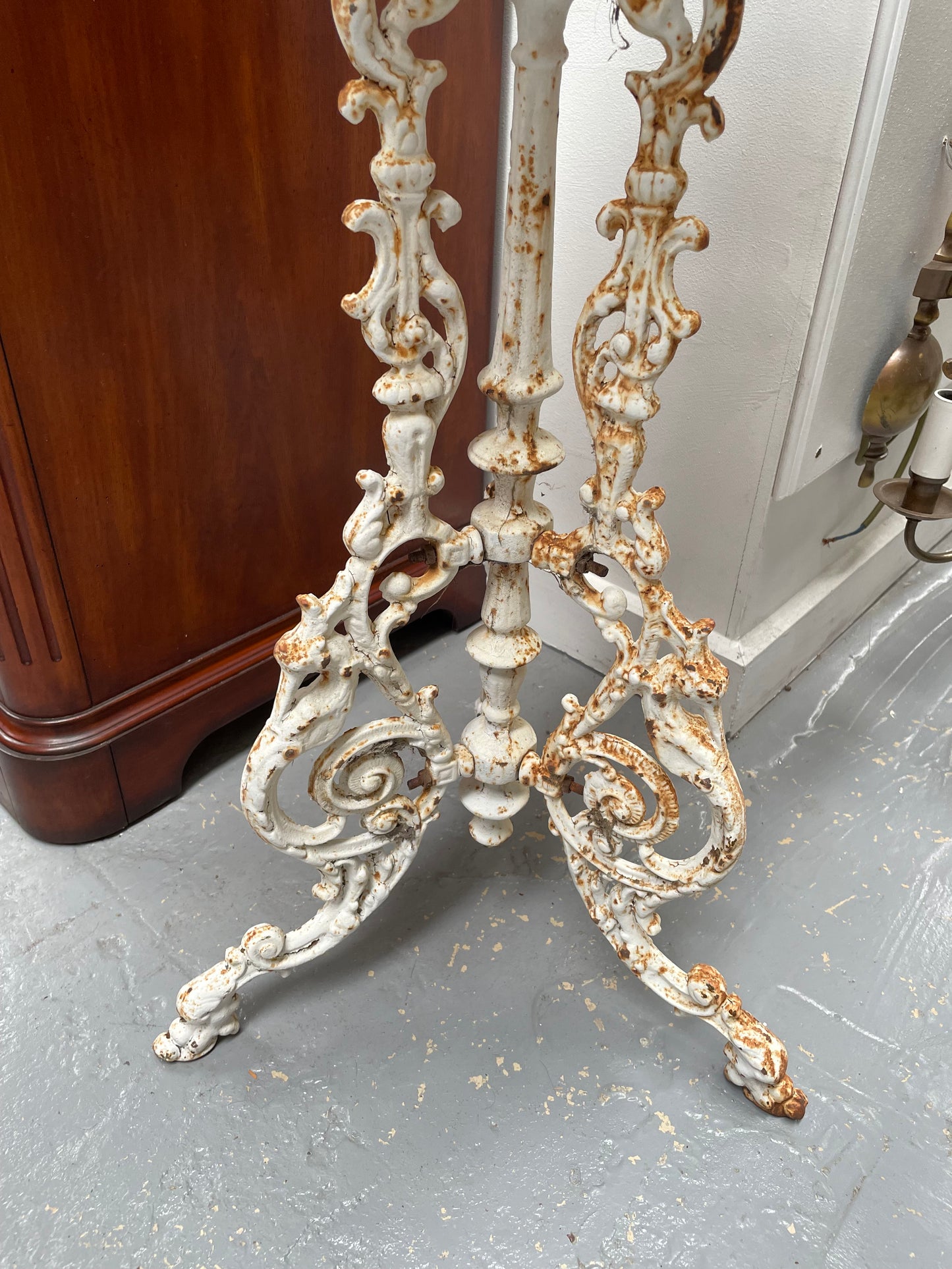 Richly Decorated Cast Iron Garden Table / Pedestal