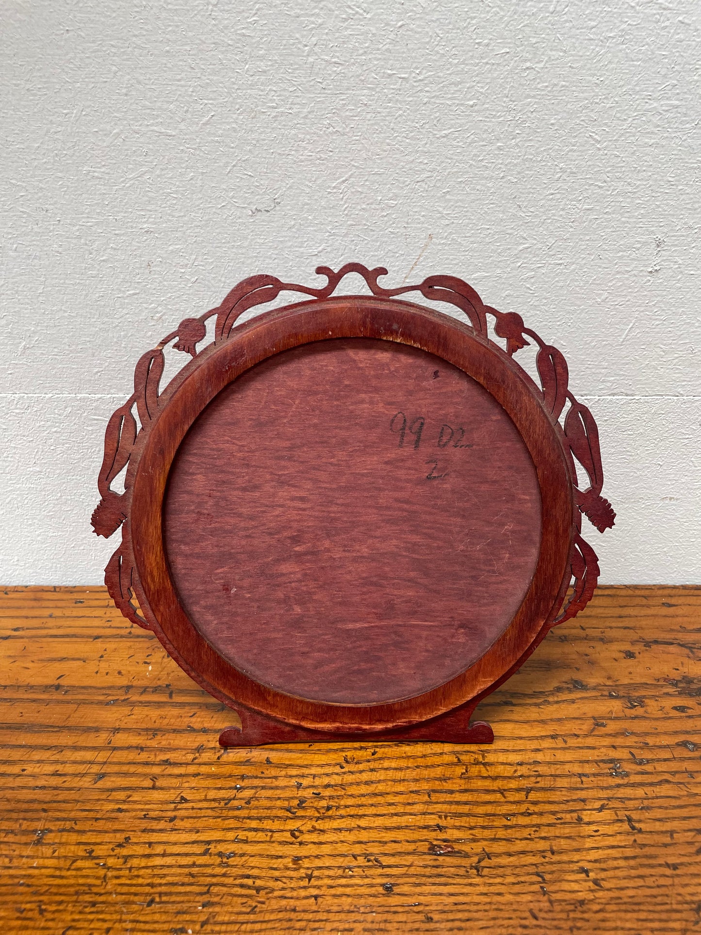 Vintage Australian Timber Round Picture Frame Featuring Carved Flowering Gum Leaves