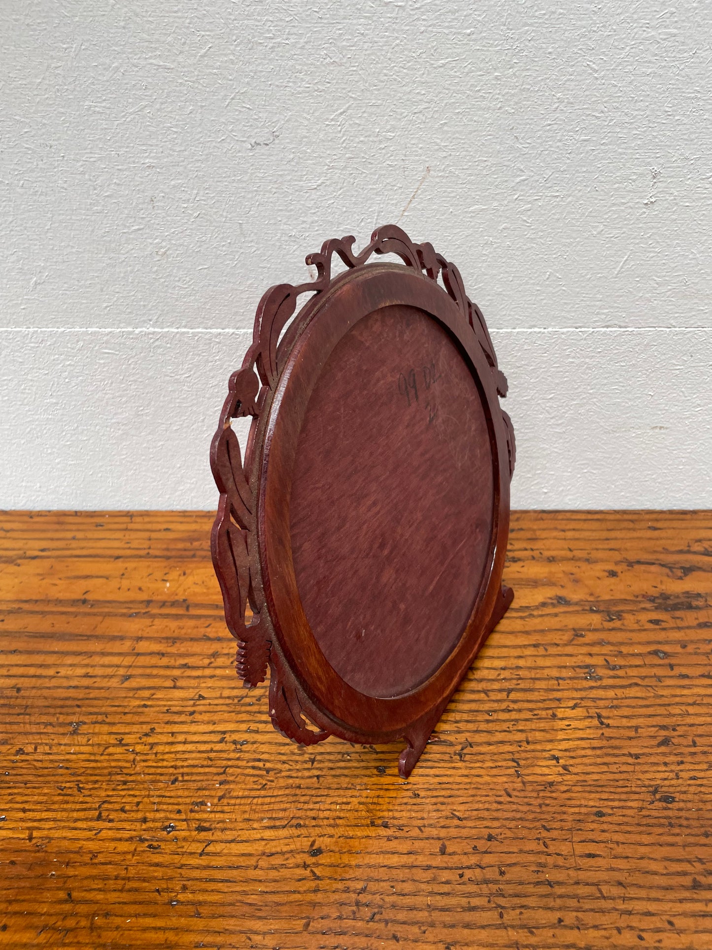 Vintage Australian Timber Round Picture Frame Featuring Carved Flowering Gum Leaves