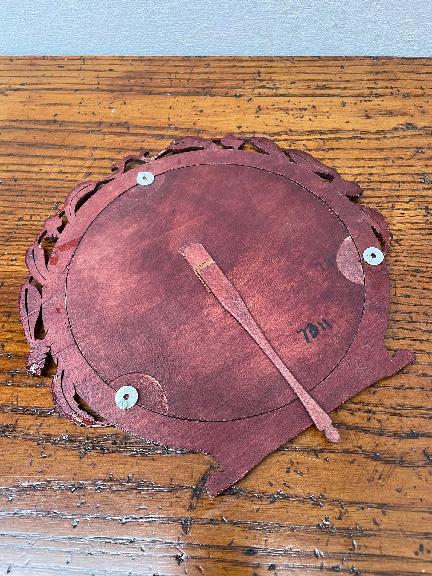 Vintage Australian Timber Round Picture Frame Featuring Carved Flowering Gum Leaves