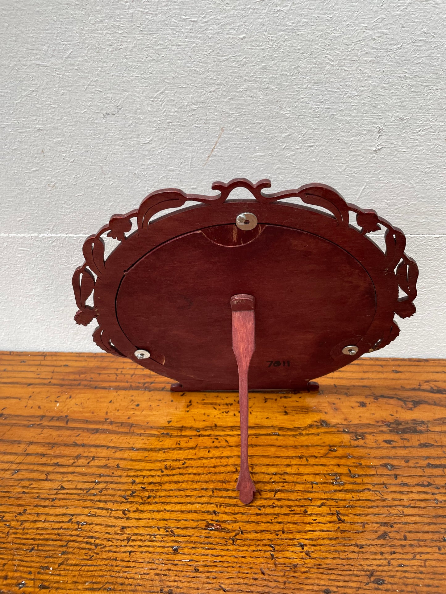 Vintage Australian Timber Round Picture Frame Featuring Carved Flowering Gum Leaves