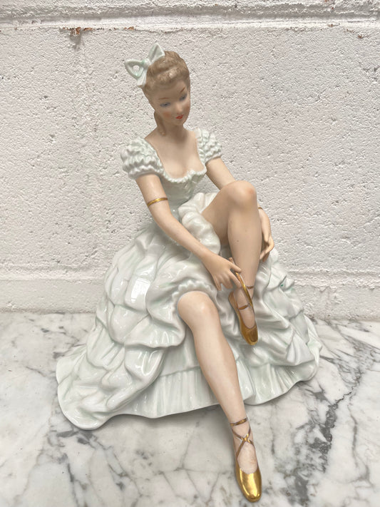 Stunning Wallendorf Ballerina Figurine