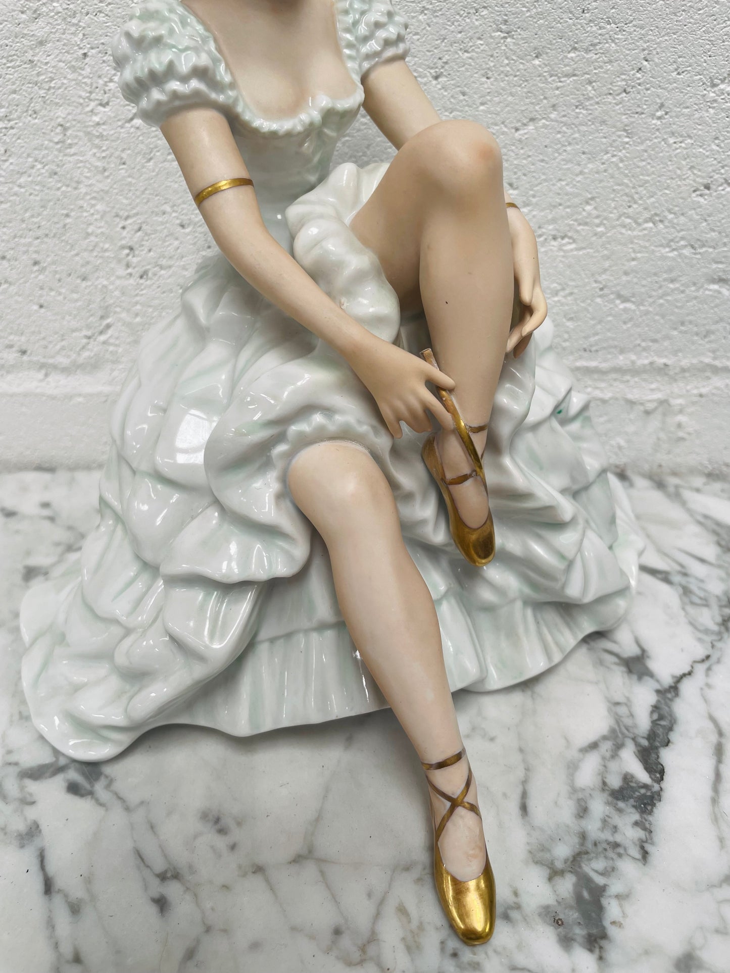 Stunning Wallendorf Ballerina Figurine