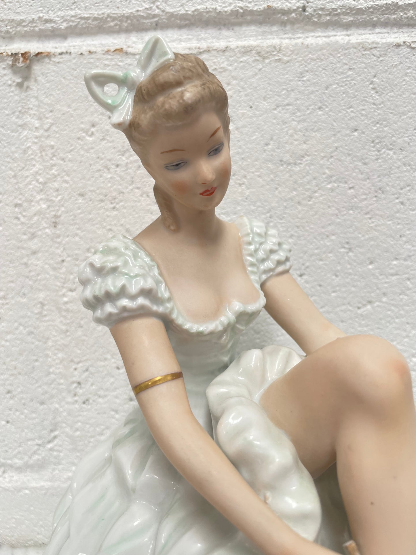 Stunning Wallendorf Ballerina Figurine