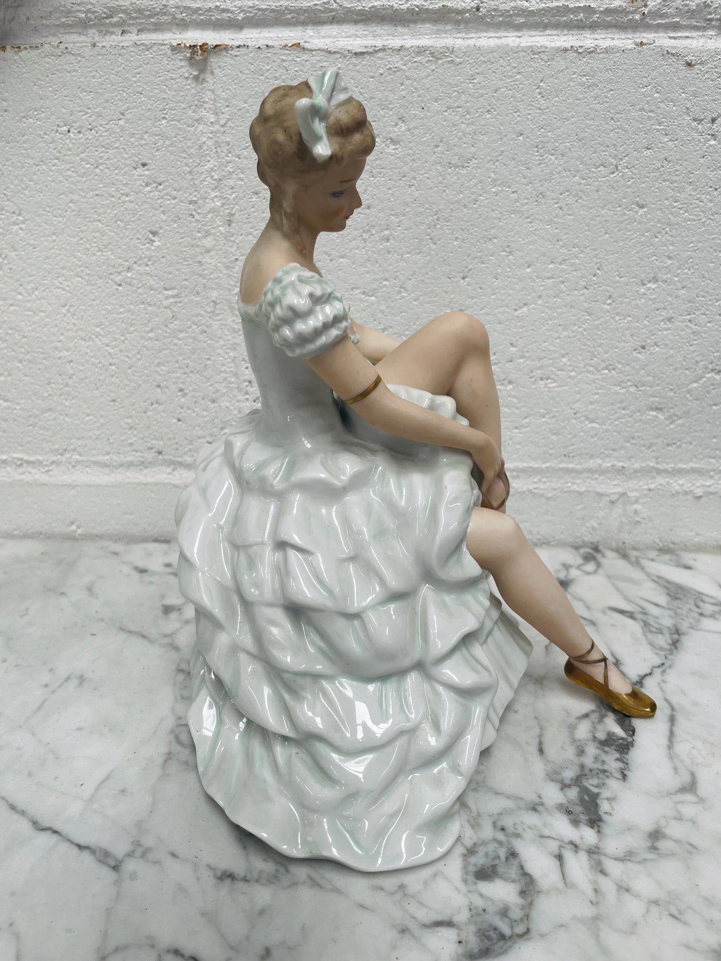 Stunning Wallendorf Ballerina Figurine