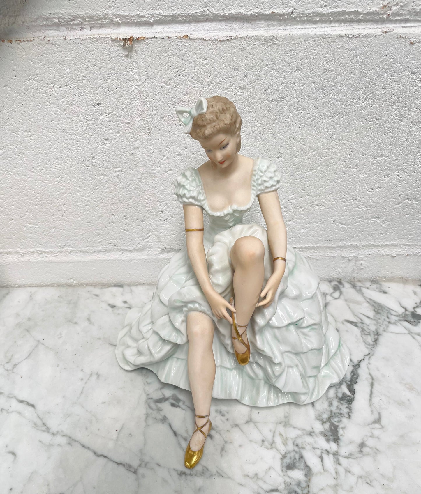 Stunning Wallendorf Ballerina Figurine