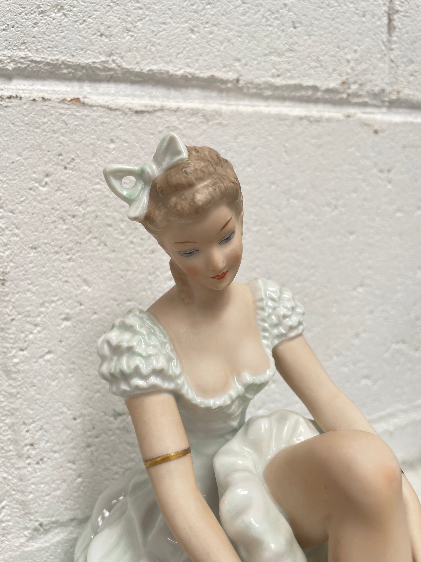 Stunning Wallendorf Ballerina Figurine