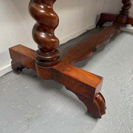 Elegant Victorian Side Table With 2 Drawers