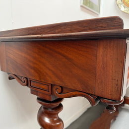 Elegant Victorian Side Table With 2 Drawers
