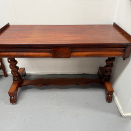 Elegant Victorian Side Table With 2 Drawers